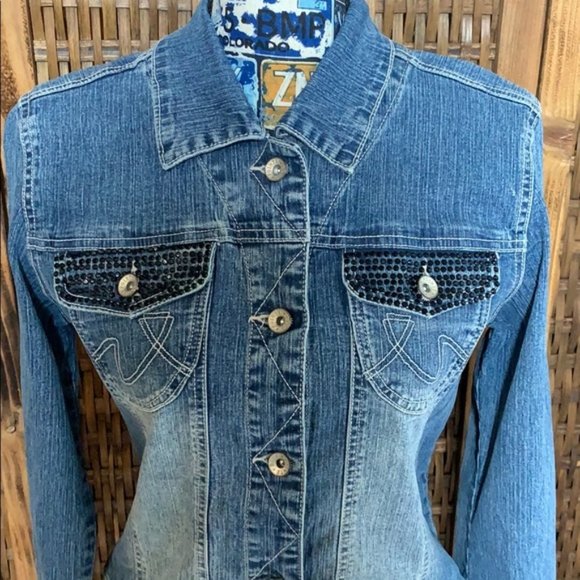 NWT Women's Fitted Sparkle Studded Denim Jacket - Picture 3 of 8
